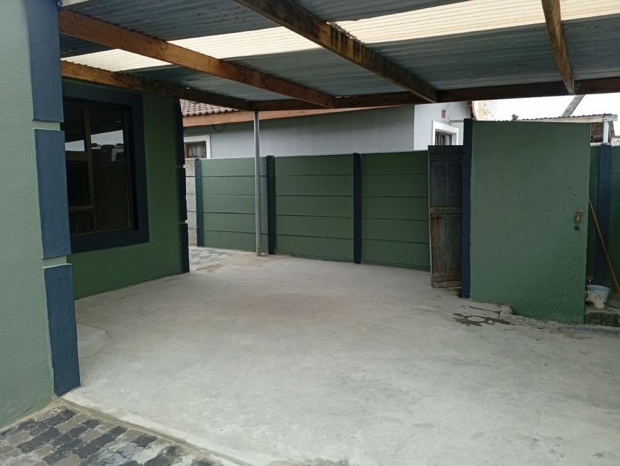 2 Bedroom Property for Sale in Mandela Park Western Cape